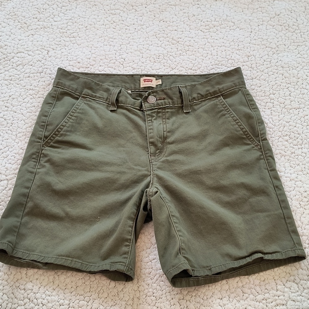 Levi's Army Green Shorts Size 27